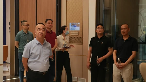 香港皇朝傢俬集團(tuán)陳董一行蒞臨BSPH寶思派智能家居參觀考察