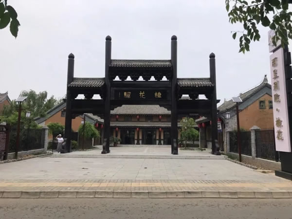 平凹國(guó)際家居 | 青春有夢(mèng)，不負(fù)時(shí)光，共賞湖光山色！
