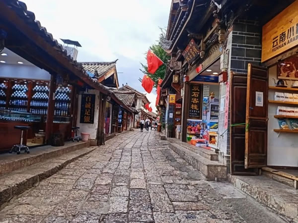 平凹國(guó)際家居 | 青春有夢(mèng)，不負(fù)時(shí)光，共賞湖光山色！