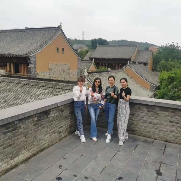 平凹國(guó)際家居 | 青春有夢(mèng)，不負(fù)時(shí)光，共賞湖光山色！