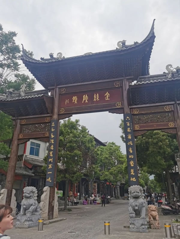 平凹國(guó)際家居 | 青春有夢(mèng)，不負(fù)時(shí)光，共賞湖光山色！