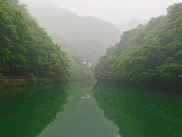 平凹國(guó)際家居 | 青春有夢(mèng)，不負(fù)時(shí)光，共賞湖光山色！