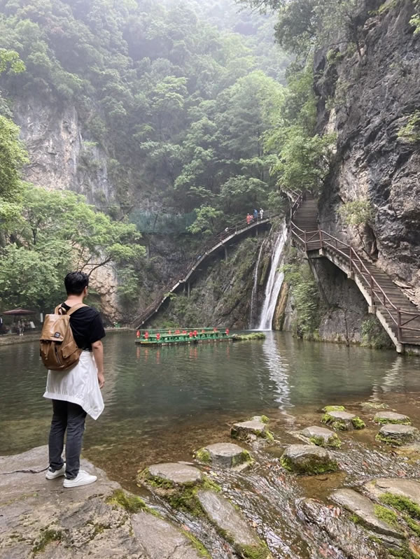 平凹國(guó)際家居 | 青春有夢(mèng)，不負(fù)時(shí)光，共賞湖光山色！