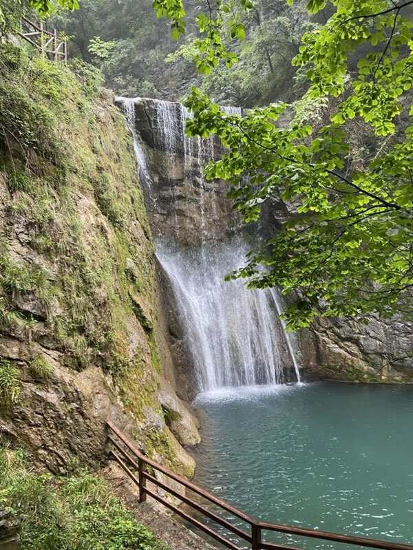 平凹國(guó)際家居 | 青春有夢(mèng)，不負(fù)時(shí)光，共賞湖光山色！