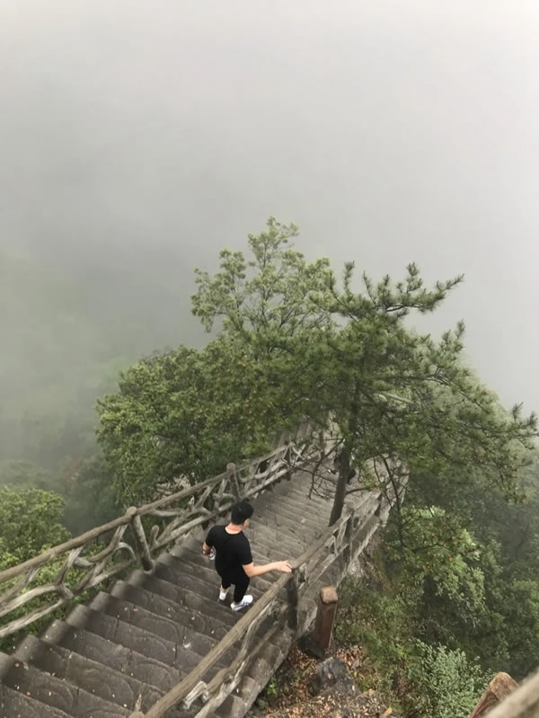 平凹國(guó)際家居 | 青春有夢(mèng)，不負(fù)時(shí)光，共賞湖光山色！