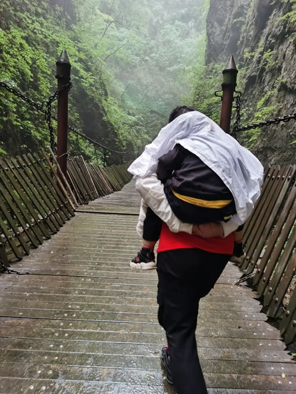 平凹國(guó)際家居 | 青春有夢(mèng)，不負(fù)時(shí)光，共賞湖光山色！