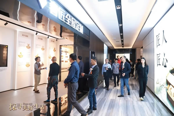 行業(yè)協會＆媒體組團走進奢匠5000㎡旗艦展廳，鑒證奢匠魅力！