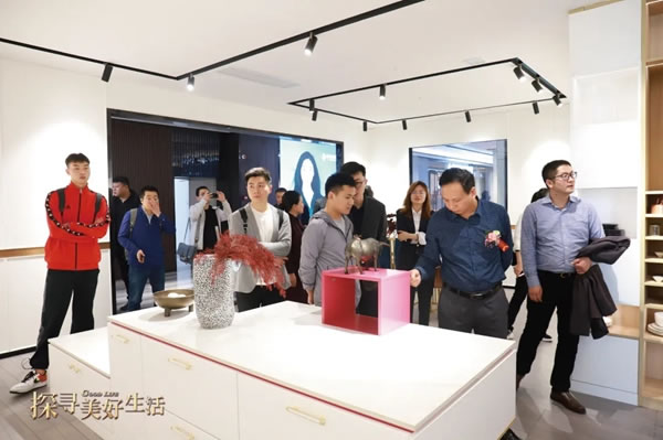 行業(yè)協會＆媒體組團走進奢匠5000㎡旗艦展廳，鑒證奢匠魅力！