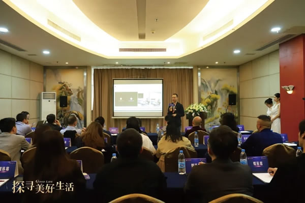 行業(yè)協會＆媒體組團走進奢匠5000㎡旗艦展廳，鑒證奢匠魅力！