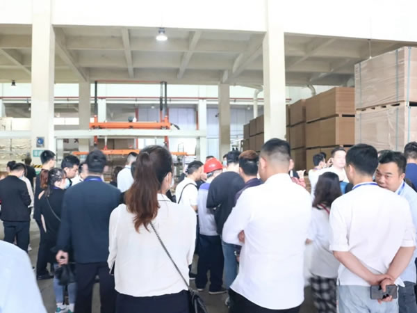 美尼美快裝定制4月招商峰會(huì)成功舉辦