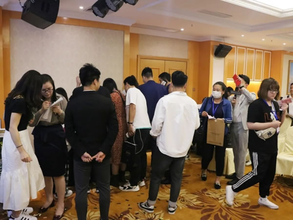 美尼美快裝定制4月招商峰會(huì)成功舉辦