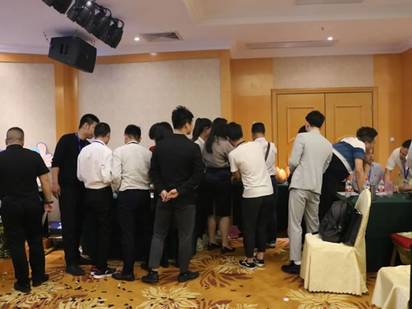 美尼美快裝定制4月招商峰會(huì)成功舉辦