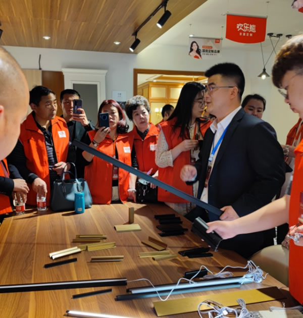 歡樂熊全屋定制快裝2021春季新品發(fā)布會圓滿成功，共啟新征程！