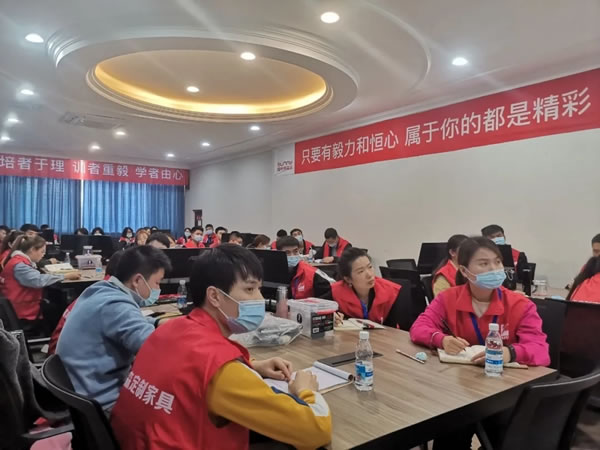 陽(yáng)光林森全屋定制2102期設(shè)計(jì)師培訓(xùn)班圓滿結(jié)業(yè)