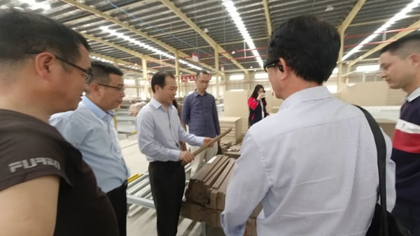 新華社率團(tuán)來大誠世紀(jì)家居福建邵武生產(chǎn)基地采訪