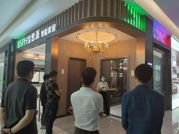 LA’BOBO全巖板家居領(lǐng)導(dǎo)一行考察寶思派智能家居