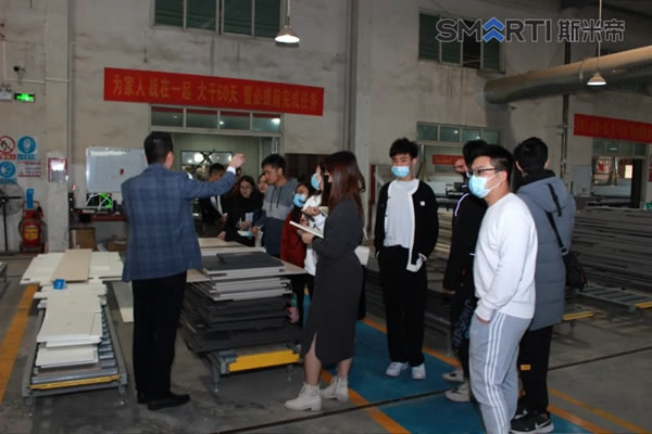 斯米帝專賣店團(tuán)隊(duì)回總部參觀交流