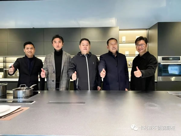 全國(guó)工商聯(lián)家具裝飾業(yè)商會(huì)執(zhí)行會(huì)長(zhǎng)張傳喜先生蒞臨卡利亞參觀指導(dǎo)！