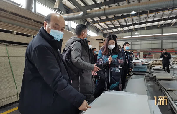 在路上，在1新衣柜廚柜，遇見(jiàn)更好的將來(lái)