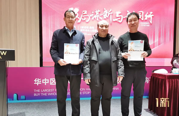 在路上，在1新衣柜廚柜，遇見(jiàn)更好的將來(lái)
