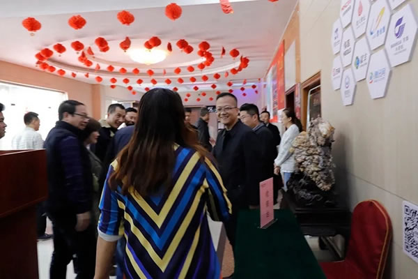 陜西省渭南市掛職干部蒞臨伊思特集團(tuán)指導(dǎo)考察