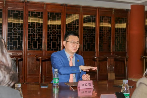 “全球定制之都”媒體走進(jìn)皇朝定制+ 助力打造定制家居國(guó)民品牌