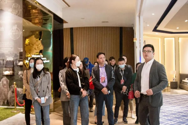 “全球定制之都”媒體走進(jìn)皇朝定制+ 助力打造定制家居國(guó)民品牌