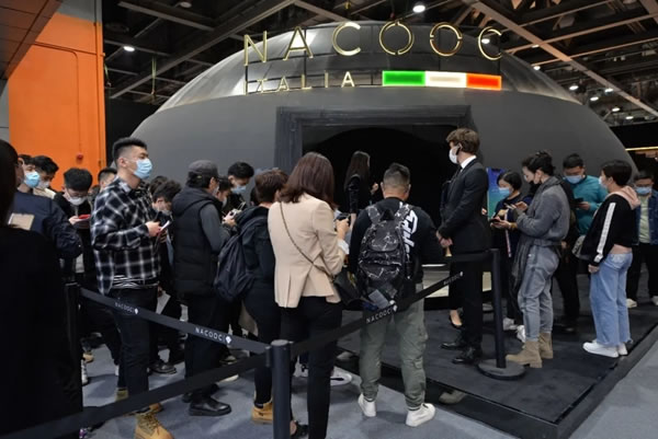 無人機天幕秀燃爆穹頂！NACOOC羊城雙展璀璨上演