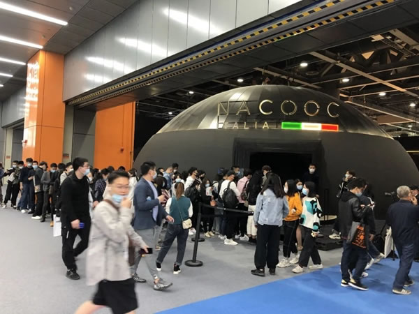 無人機天幕秀燃爆穹頂！NACOOC羊城雙展璀璨上演