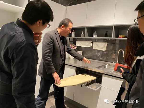 蛟川街道宣傳辦蒞臨CANLiA卡利亞參觀指導(dǎo)