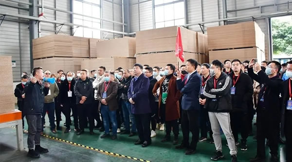 成都市家具商會(huì)組織企業(yè)參觀欣艾格工廠