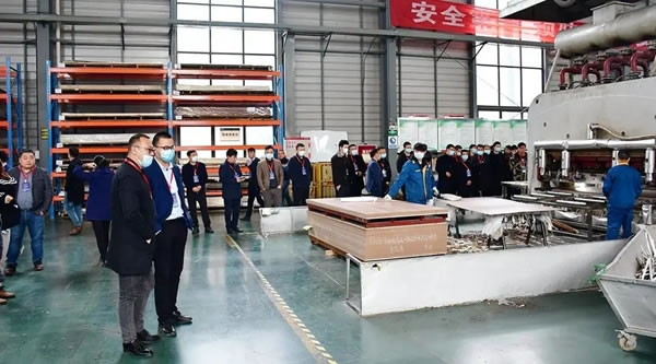 成都市家具商會(huì)組織企業(yè)參觀欣艾格工廠
