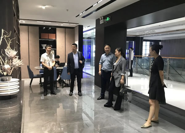 全國工商聯(lián)執(zhí)行秘書長李國華一行蒞臨箭牌家居定制，助力未來新發(fā)展！