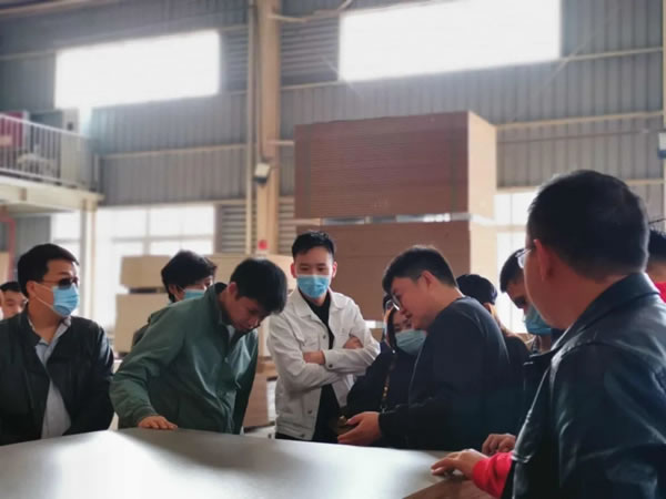 百V全屋定制：重慶唐卡裝飾集團(tuán)到訪(fǎng)參觀考察