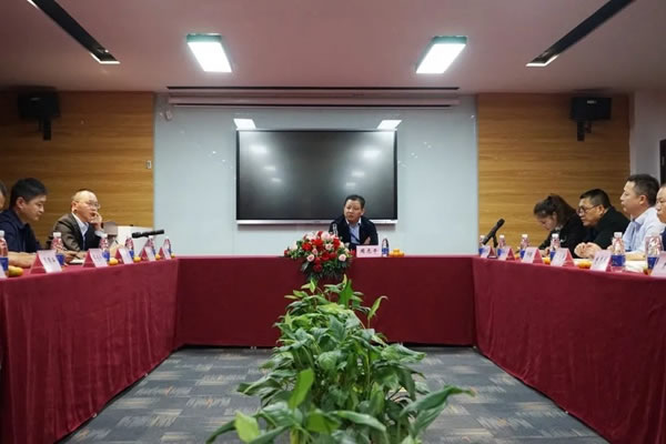 唯妮爾集團第三季度總經(jīng)理會議召開