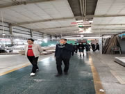 樂山經(jīng)銷商梁總攜員工到卡諾尼定制衣柜工廠參觀學(xué)習