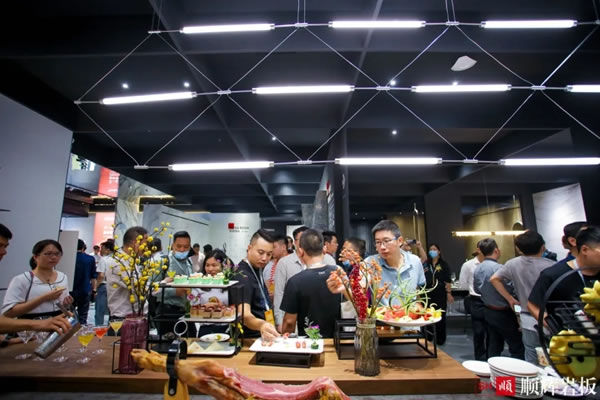 新展廳開業(yè)盛典暨2020順輝巖板發(fā)布會盛大開啟