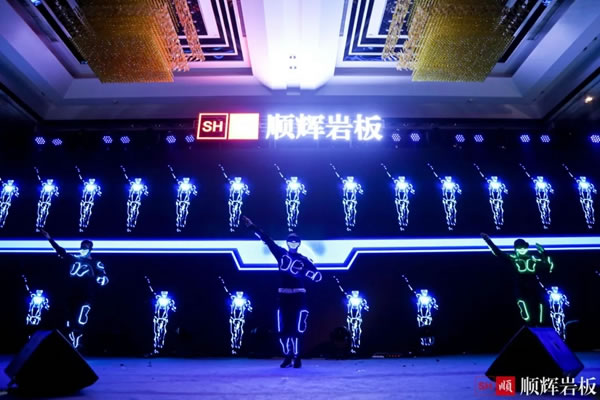 新展廳開業(yè)盛典暨2020順輝巖板發(fā)布會盛大開啟