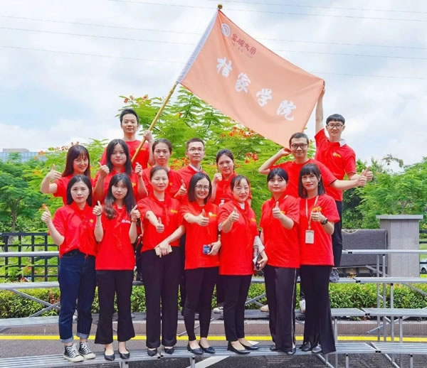 桔家衣柜奮斗者 | 卓寶家：三尺講臺(tái)，獨(dú)占C位