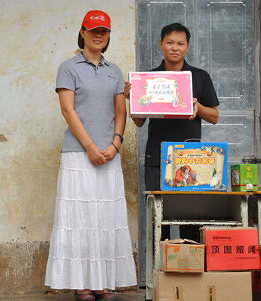 頂固“書送”河源長翠小學(xué) 圓留守兒童夢想