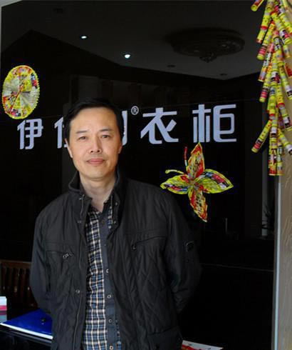 伊仕利衣柜2014經(jīng)銷商大會進(jìn)步獎-江西九江曹剛