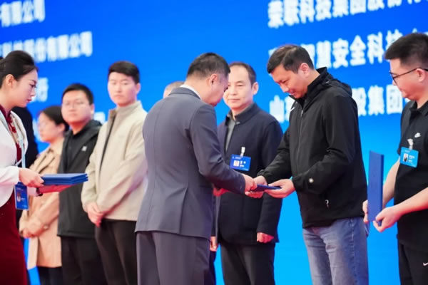 居然之家獲《2024全國企業(yè)數(shù)字化應用創(chuàng)新典型案例研究報告》優(yōu)秀案例獎_3