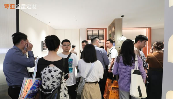 羅亞全屋定制以高顏高品再度霸屏廣州定制家居展_2