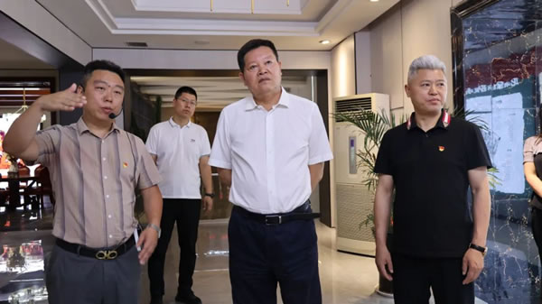 蒿鐵群副主任赴帥太家居黨支部推動學(xué)紀(jì)知紀(jì)明紀(jì)守紀(jì)走深走實(shí)