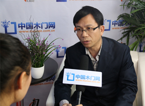 偉爵木門：專注原木定制，大力扶持經(jīng)銷商，共謀發(fā)展