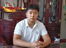 鑫雅迪木門總經(jīng)理朱澤立：鑫雅迪負離子木門，為用戶提供真健康環(huán)保產(chǎn)品。